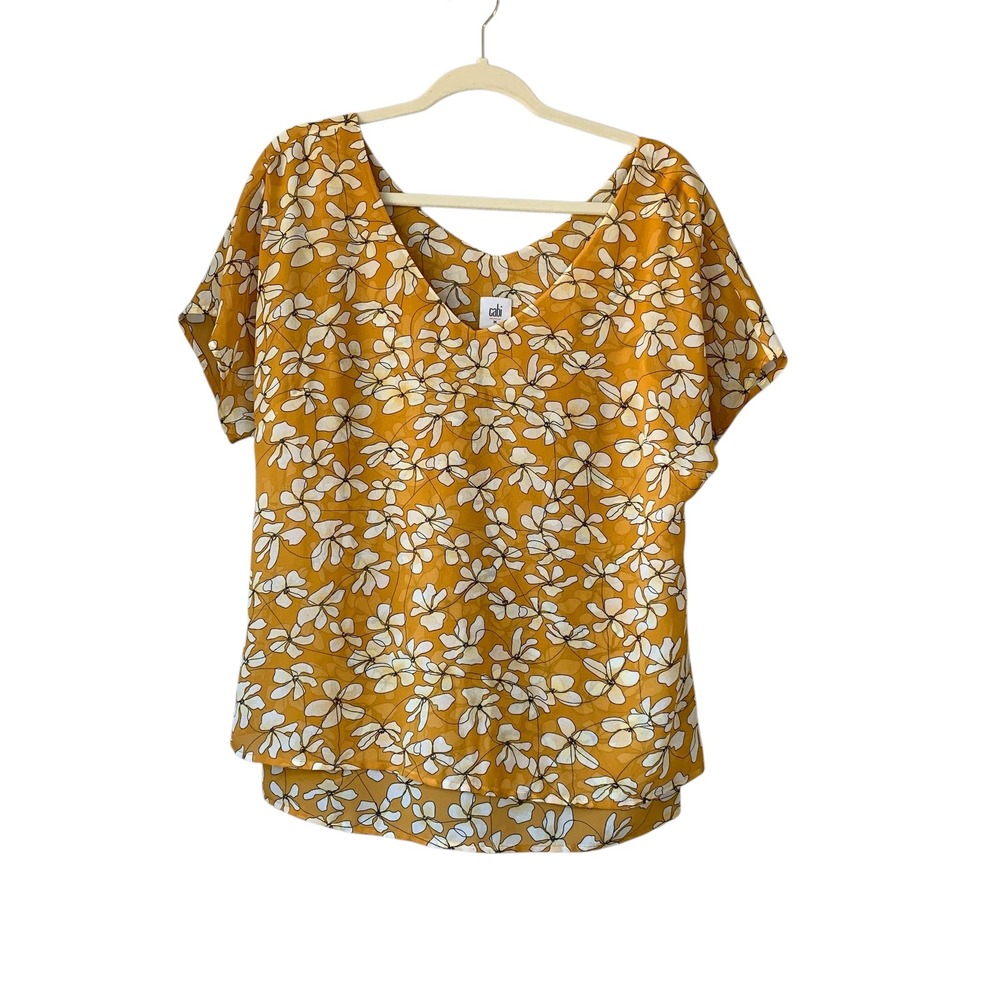Cabi Thrive blouse‎ style #3598 gold w white floral short sleeve vneck.  Size M
